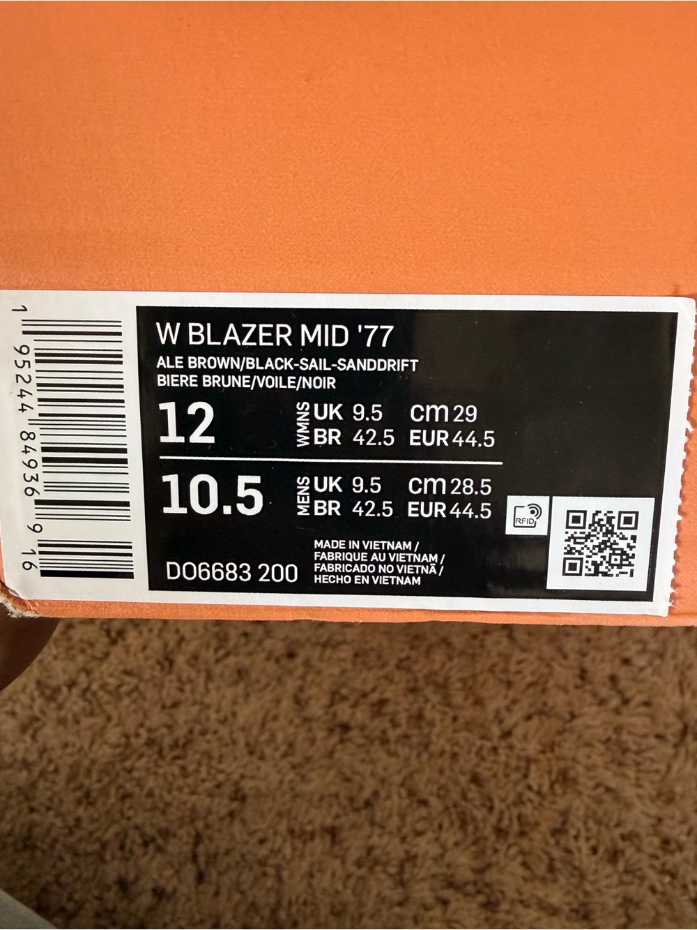 Nike W Blazer Mid '77 in Ale Brown and Black
